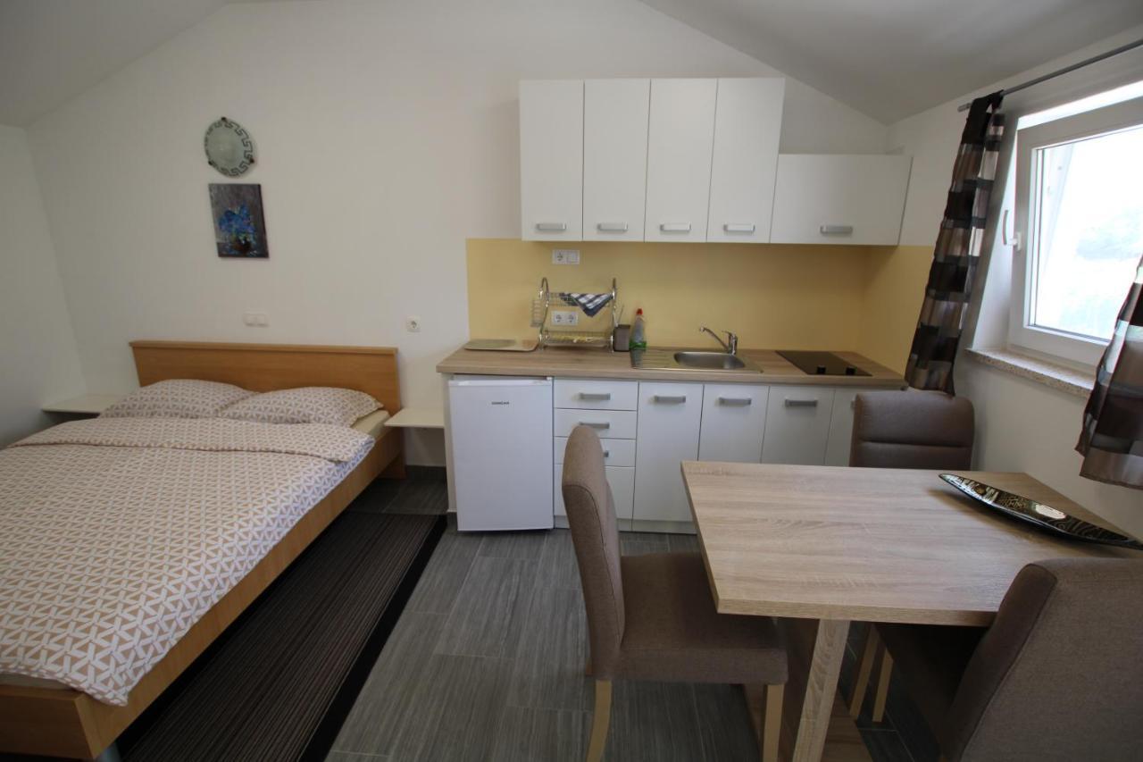 Apartments Green Garden Labinci Room photo